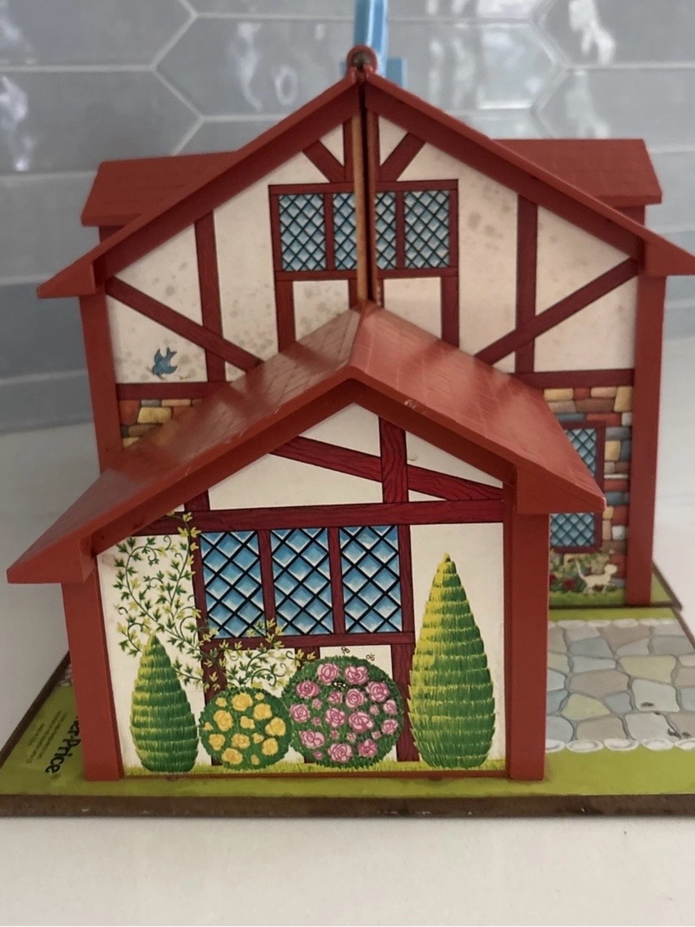 Vintage 1980’s Fisher Price Little People Play Family Tudor House #952 w/7pieces - Picture 2 of 12